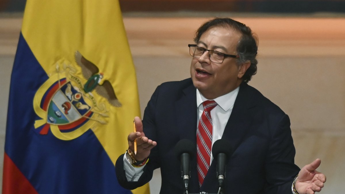 Fotografía de archivo en la que se registró al presidente de Colombia, Gustavo Petro, durante una alocución, en Bogotá (Colombia)
