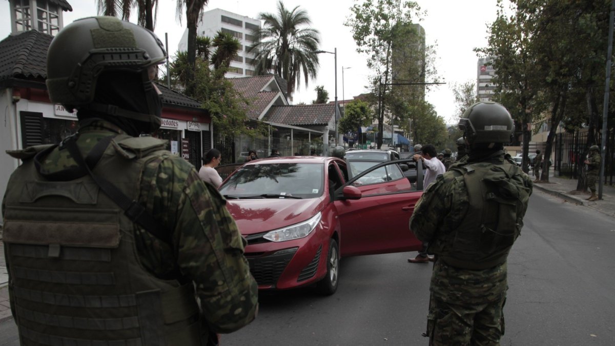 Operaciones. Miembros de Fuerzas Armadas han instalado puntos de controles móviles en distintos sectores.