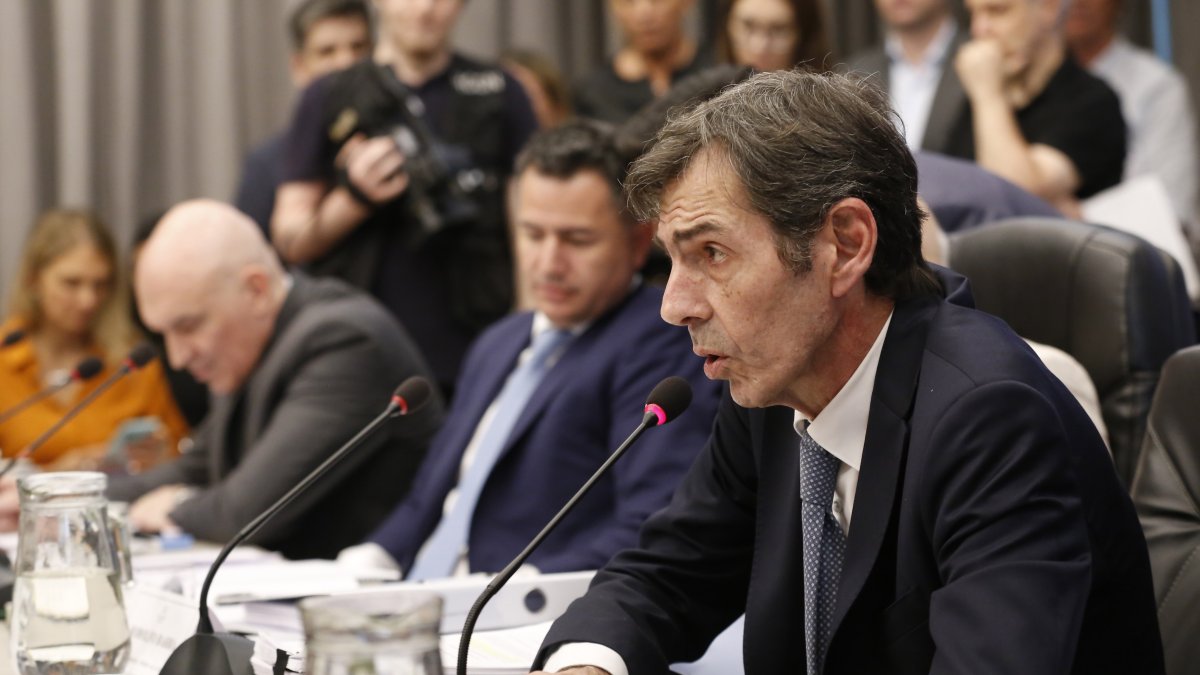 El secretario de Energía, Eduardo Rodríguez Chirillo, mientras comparece en la comisión conjunta de la Cámara de Diputados durante un debate sobre la denominada 'ley ómnibus'.