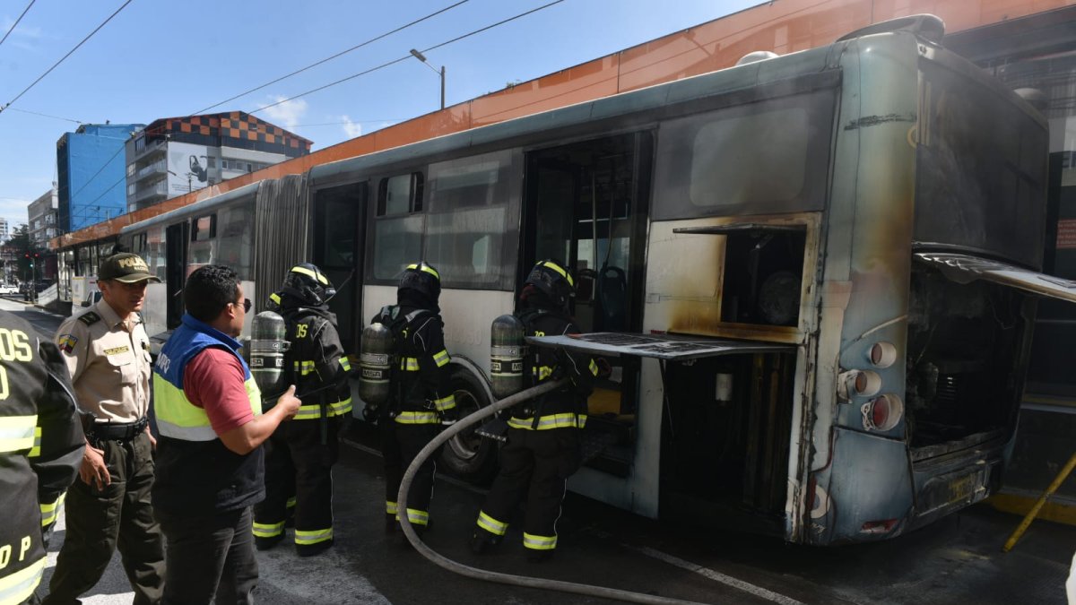 Trolebús se incendió.