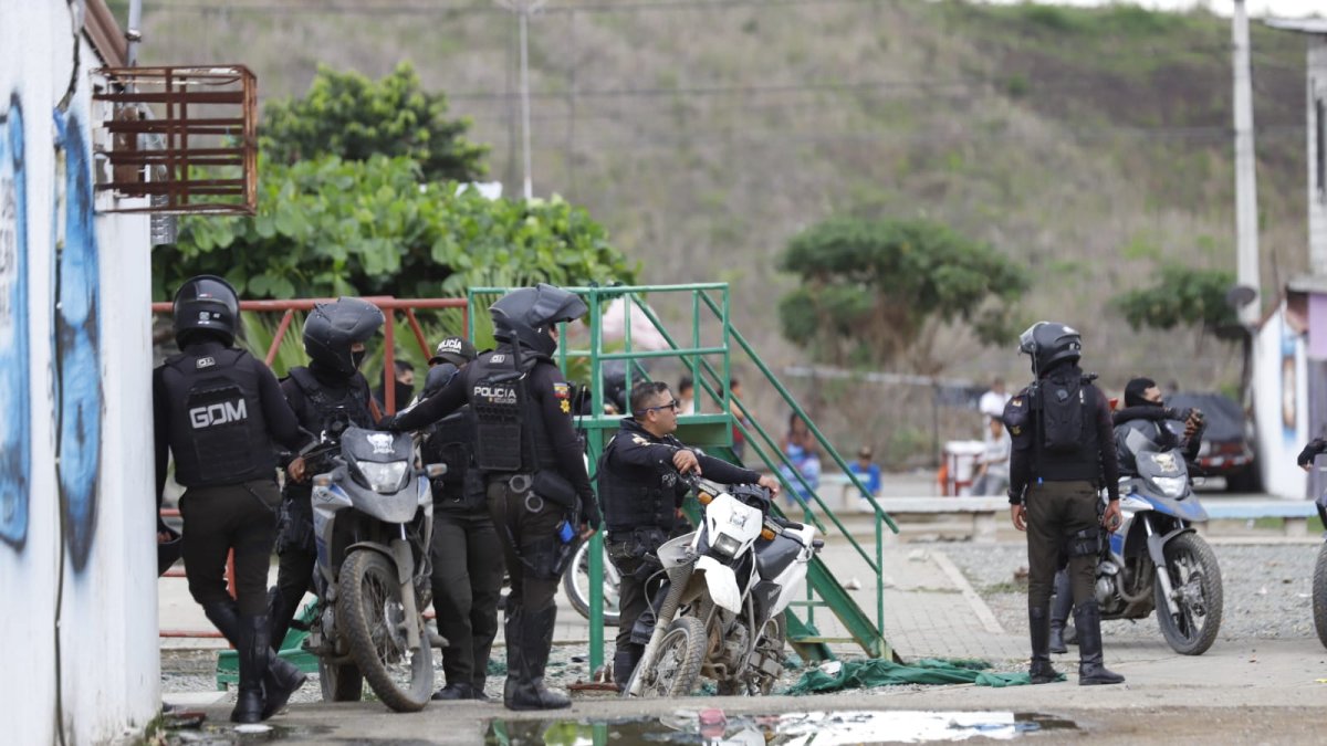 Un grupo de policías llegó hasta ese sector de la urbe porteña.