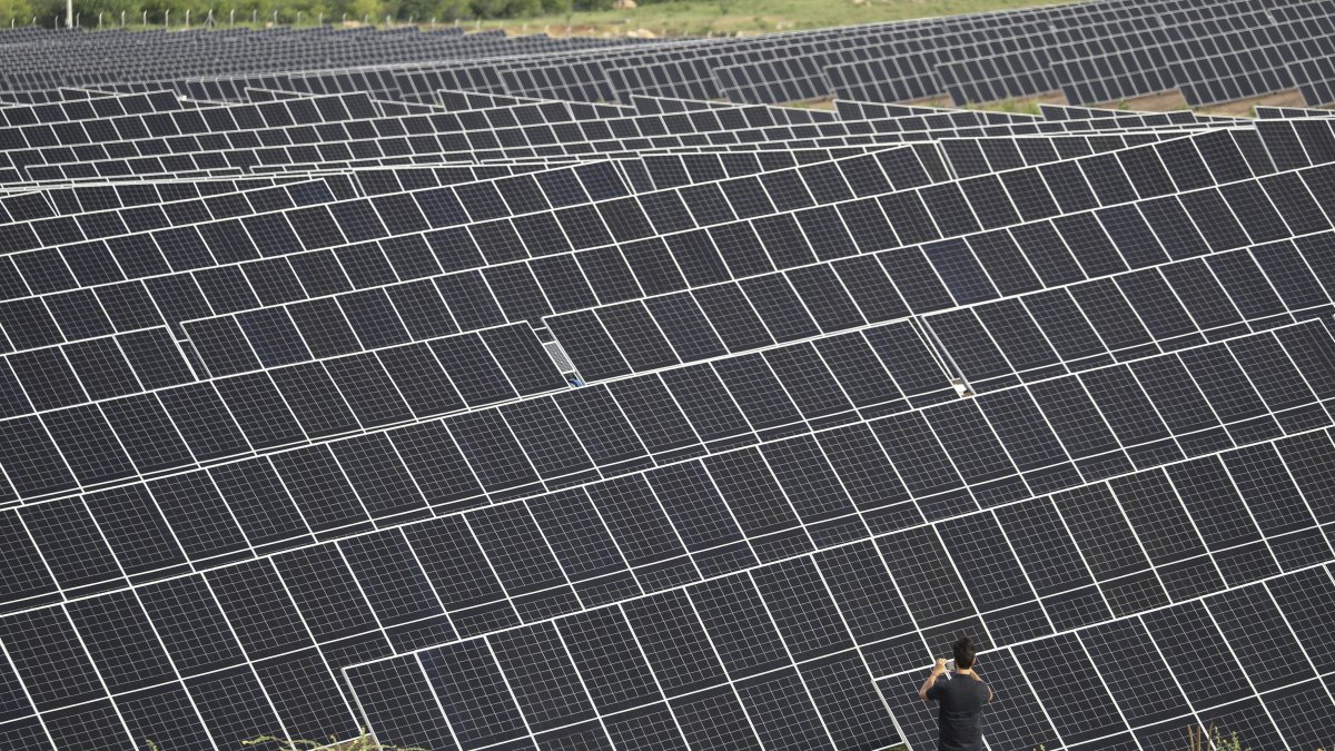 Energía.- Un ejemplo de un parque de energía solar.