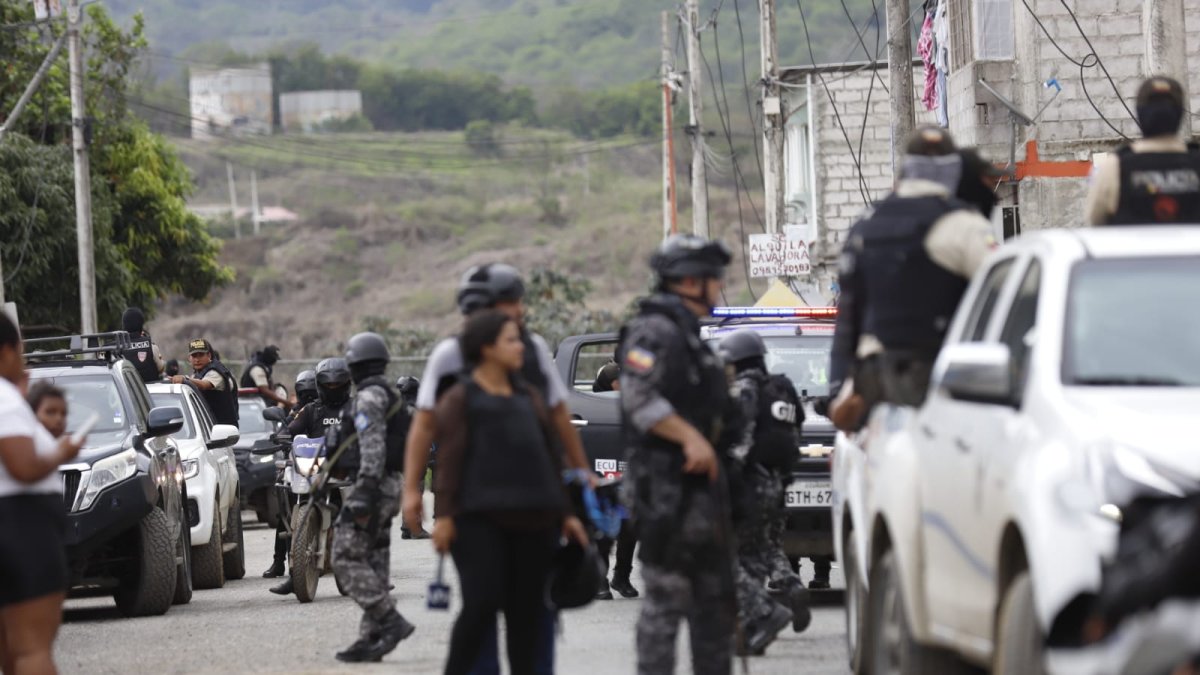 En horas de la tarde se efectúa un operativo policial en Socio Vivienda 2.