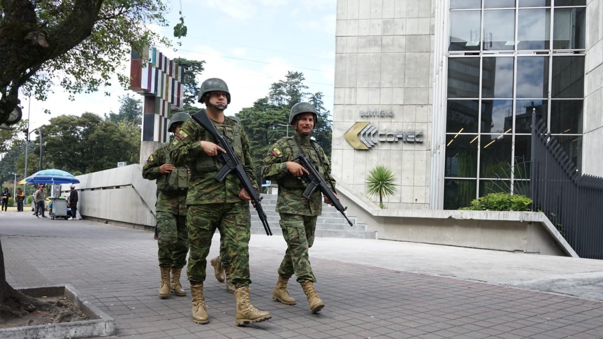 Control. Los patrullajes militares se incrementaron en la capital tras la declaratoria de estado de excepción.