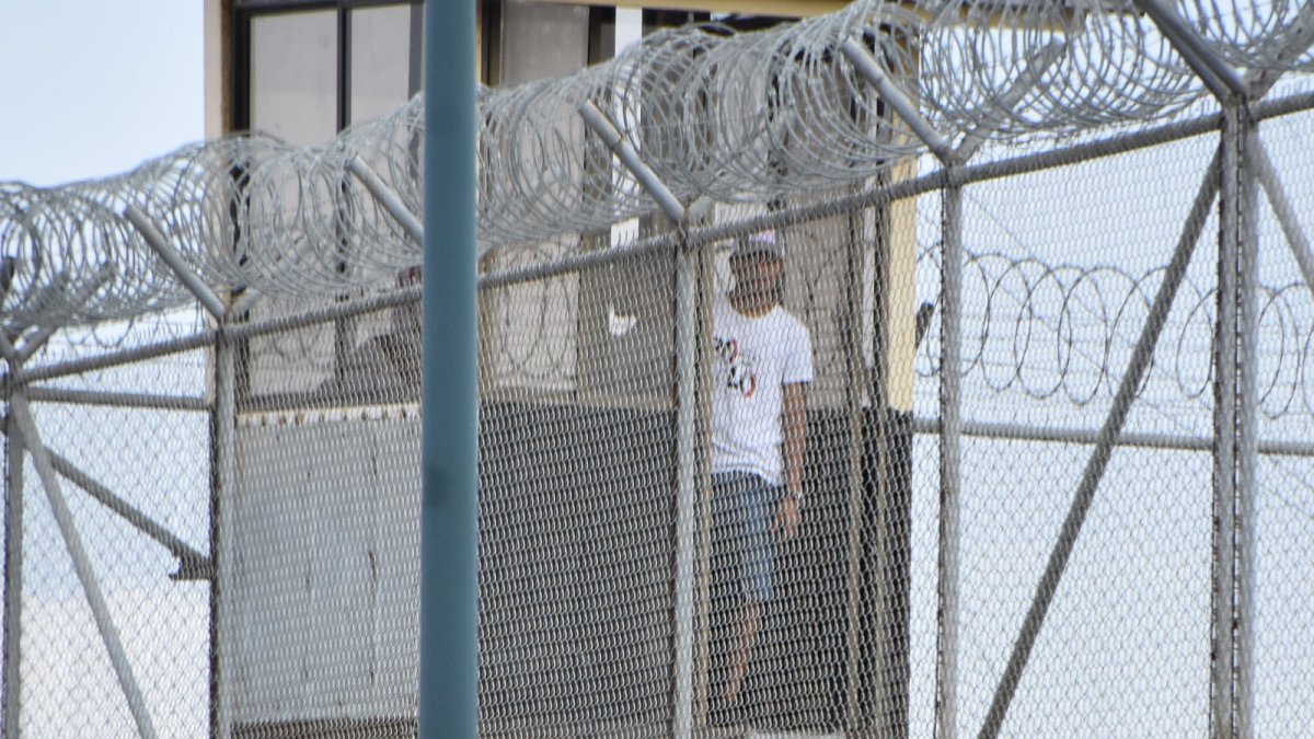 Guardia. En Machala, los reos ocupa un puesto de vigilancia que debe ser utilizada por guías penitenciarios, policías o militares. Un escenario similar se observa en otras provincias.