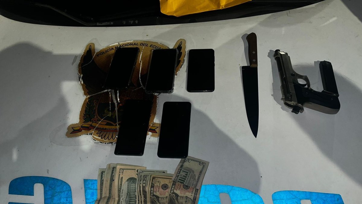 Indicios. Dinero, un arma y municiones, son parte de los elementos recogidos por la Policía.