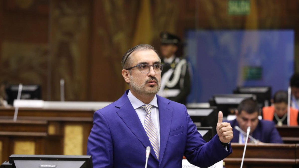 El coordinador de bancada del PSC, Vicente Taiano, expuso la postura del partido.