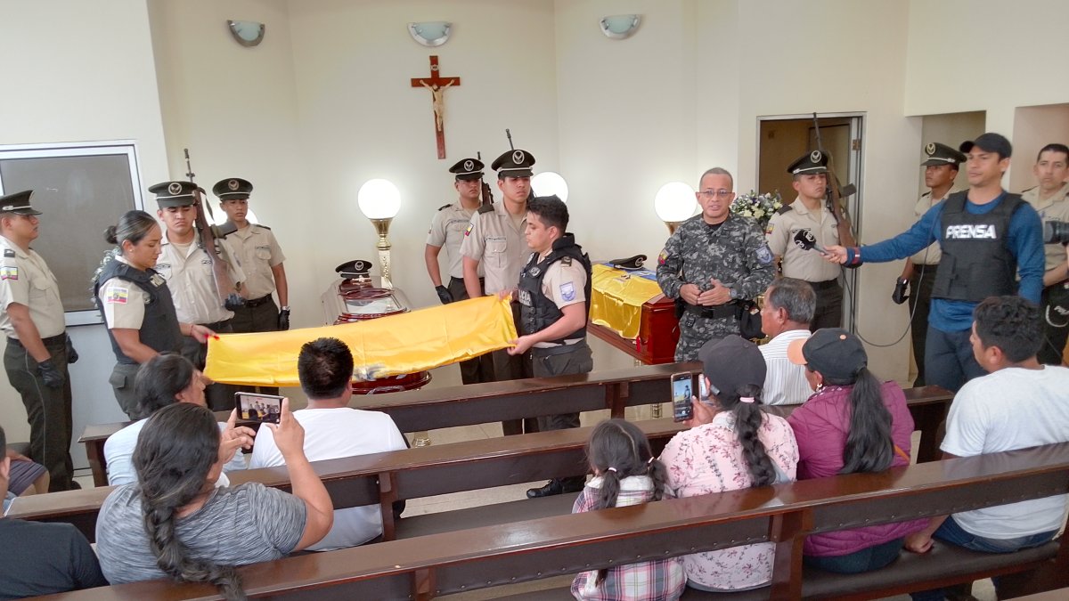 Escena. Sus compañeros de institución le dieron el último adiós.