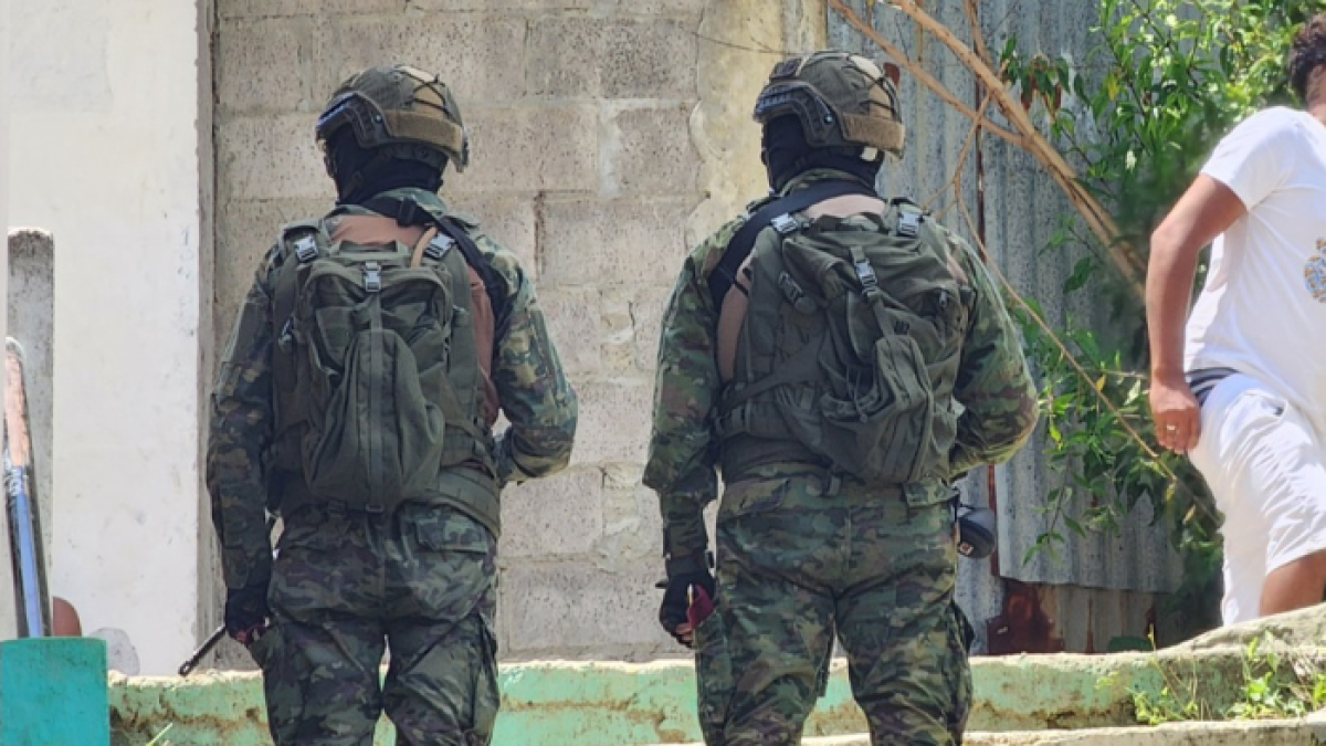 Militares están en las calles de Esmeraldas.