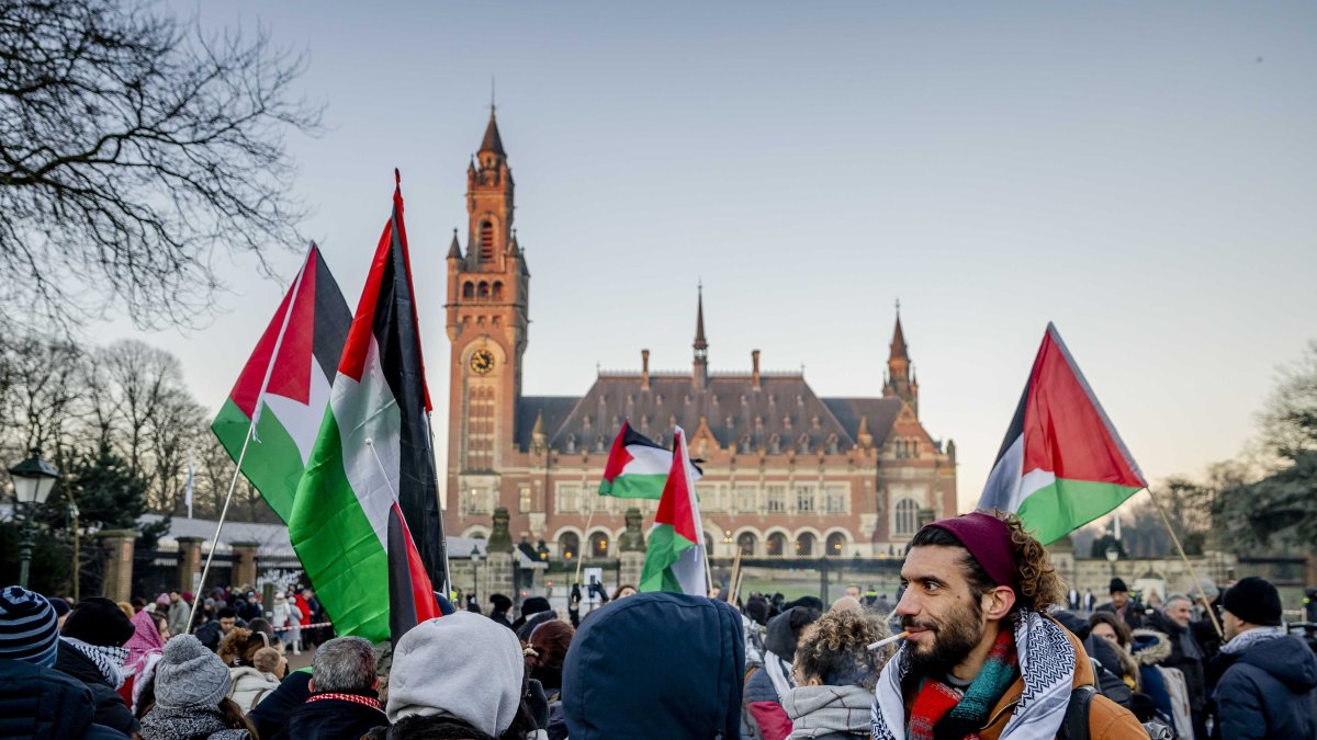 La Haya. Simpatizantes de Palestina se manifiestan frente a la CIJ.