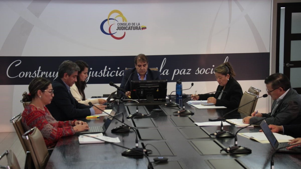 Decisión. El pleno del Consejo sesionó de forma extraordinaria este viernes 12 de enero.