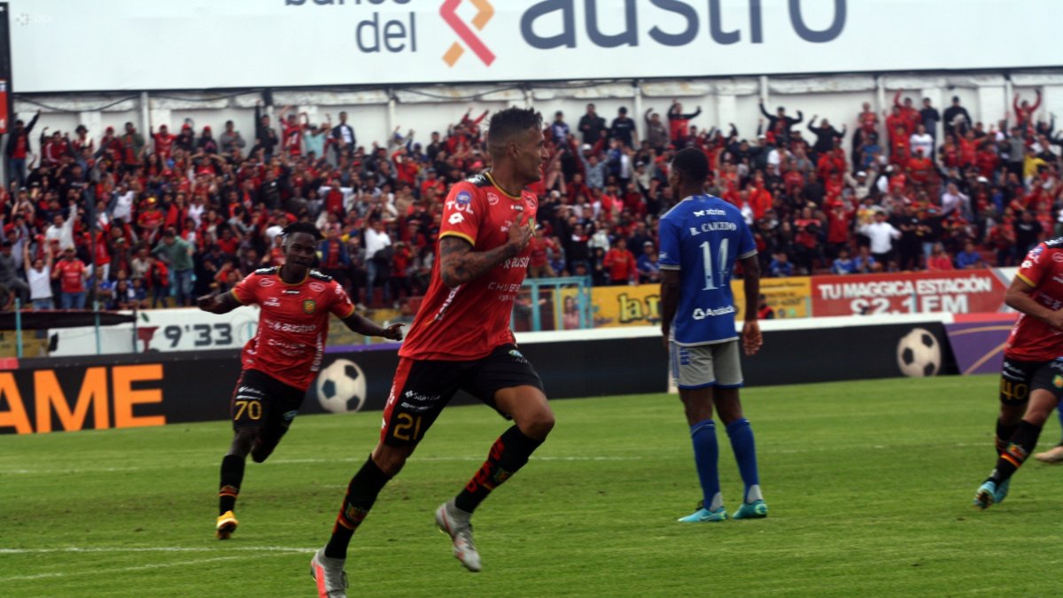 El argentino Raúl Becerra cumplirá con su quinta temporada en el Deportivo Cuenca.