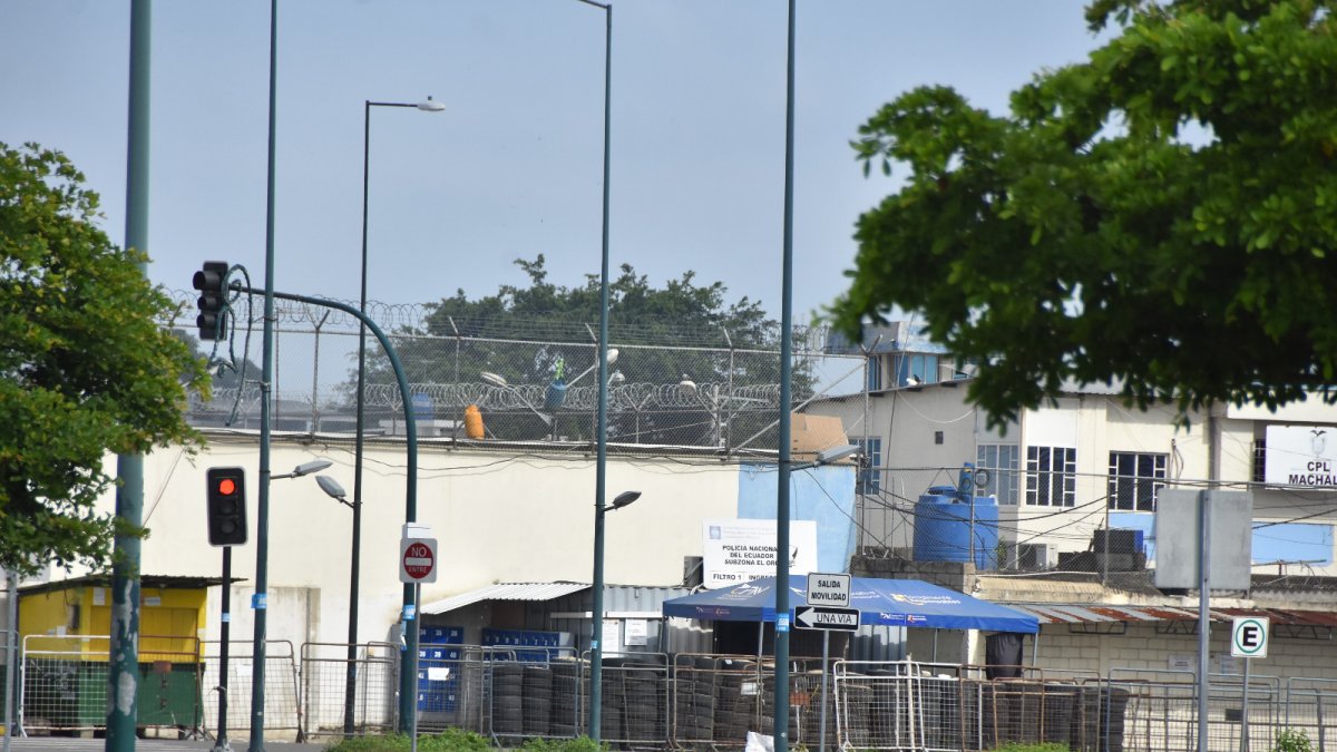 Exteriores de la cárcel de Machala