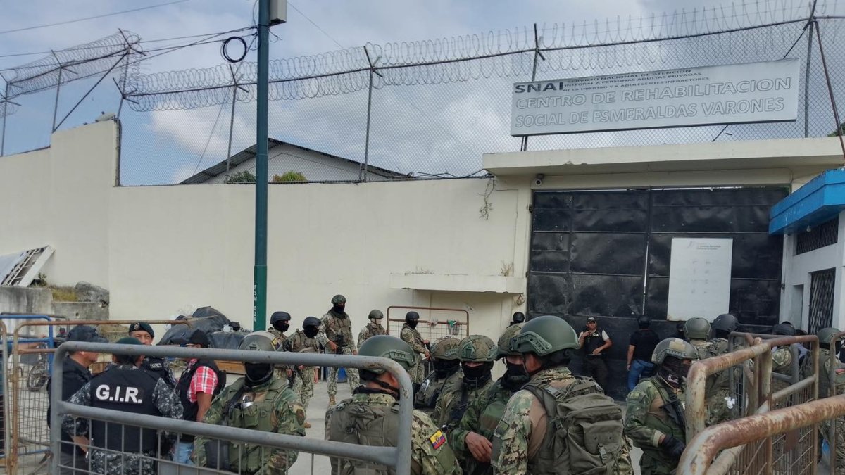 Los rehenes eran el director de la cárcel, una persona del área administrativa y nueve guías penitenciarios.