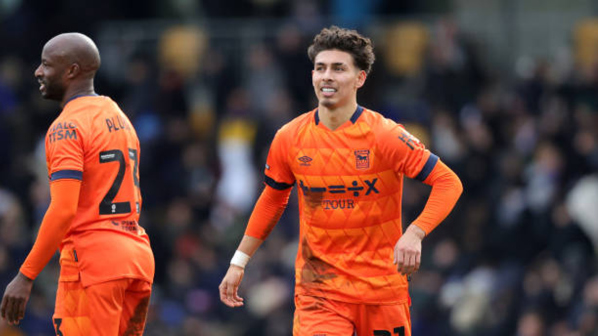 Jeremy Sarmiento asistió en el triunfo de su equipo por la Championship