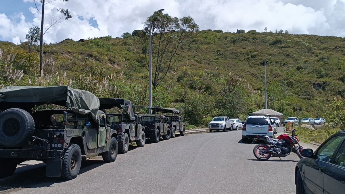 El los exteriores de la cárcel se mantiene un fuerte control policial.