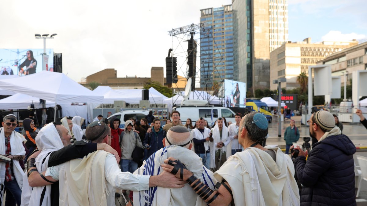Tel Aviv. Cientos de personas piden el regreso de sus parientes.