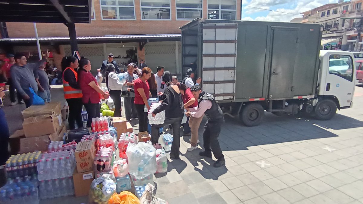 Recolección de víveres para ser entregados a las fuerzas del orden.