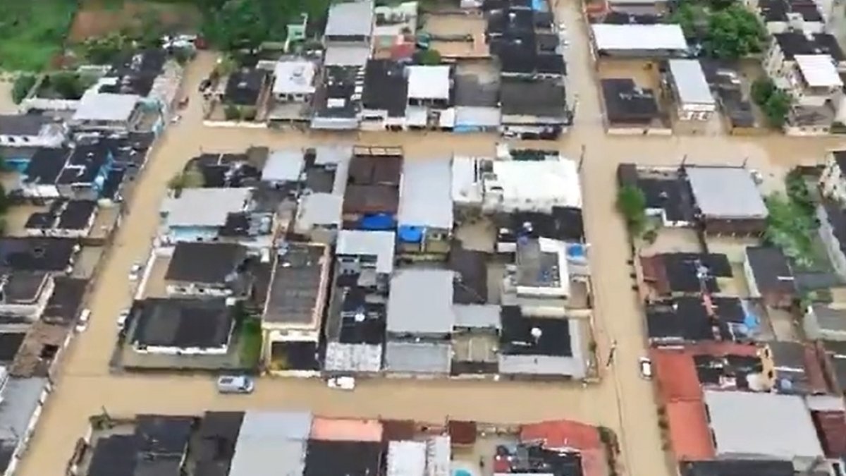 Varios barrios de Río de Janeiro quedaron bajo el agua tras las fuertes precipitaciones.