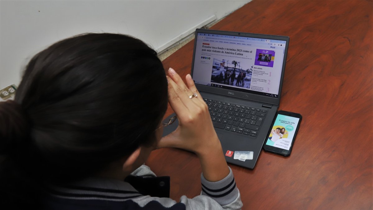 Incertidumbre. Los jóvenes analizan opciones de seguros al ver la inseguridad del país. Ecuador es considerado el más violento de América Latina.