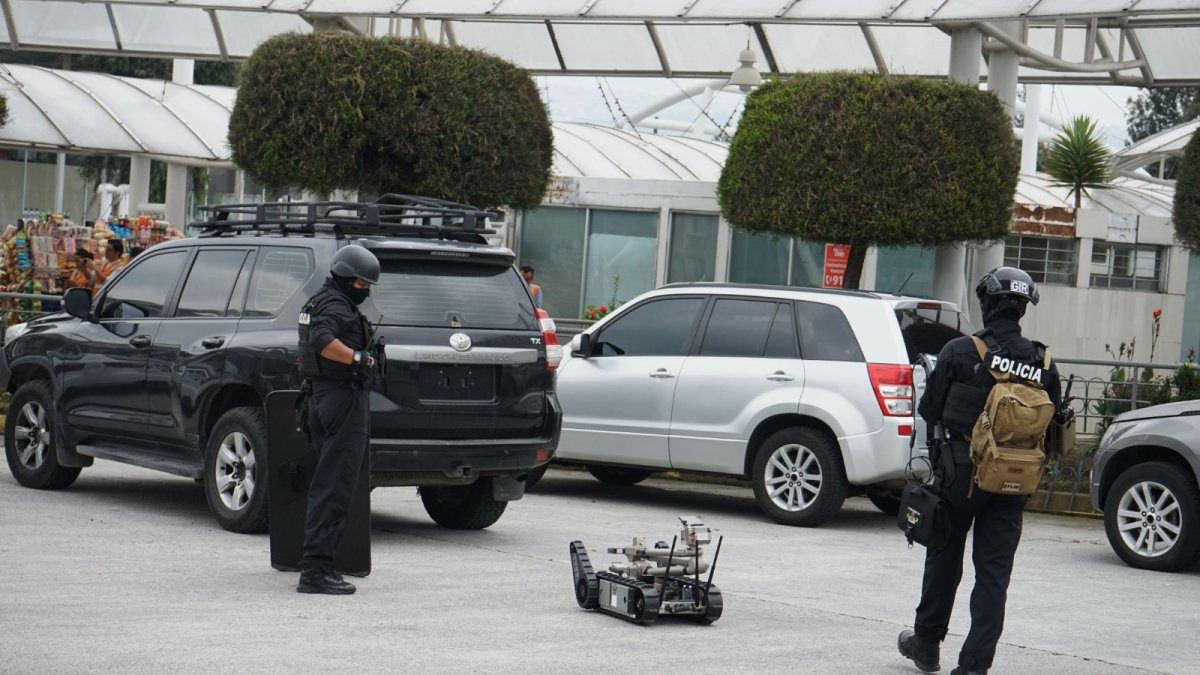 En el Terminal de Quitumbe se registró una falsa alarma de un posible artefacto explosivo.