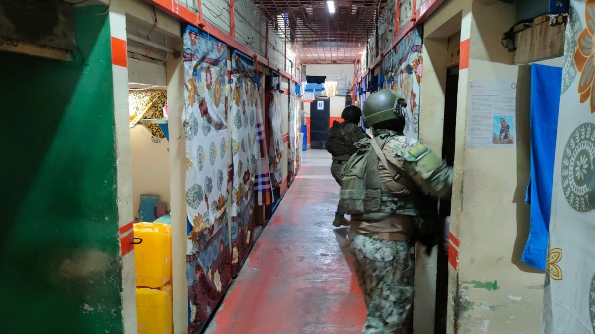 Personal policial y militar realizan un nuevo operativo al interior de la cárcel de Esmeraldas