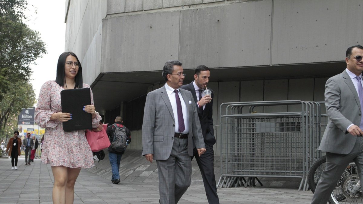 Diligencia. Roberto Guzmán, conjuez de la Corte Nacional de Justicia, acudió este lunes a la Fiscalía General.