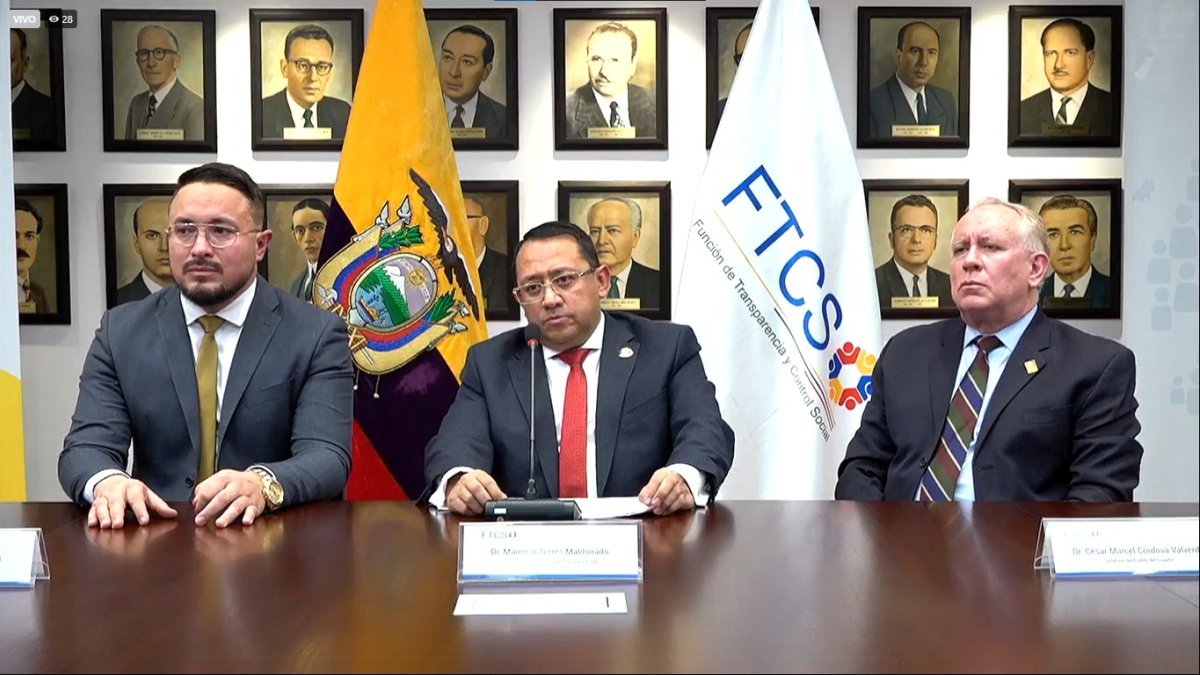 El superintendente Iglesias, el contralor Torres y el defensor del Pueblo, César Córdova.