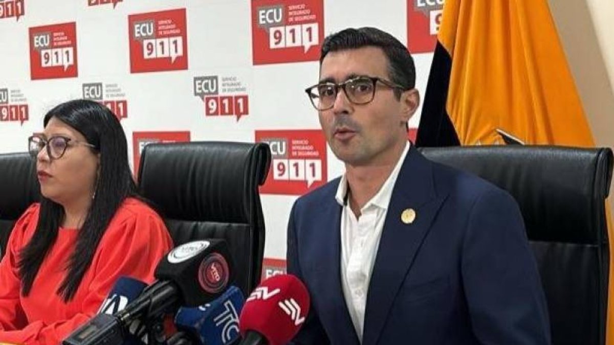 Ministro del Deporte, Andres Guschmer en rueda de prensa sobre el tema Barcelona Sporting Club