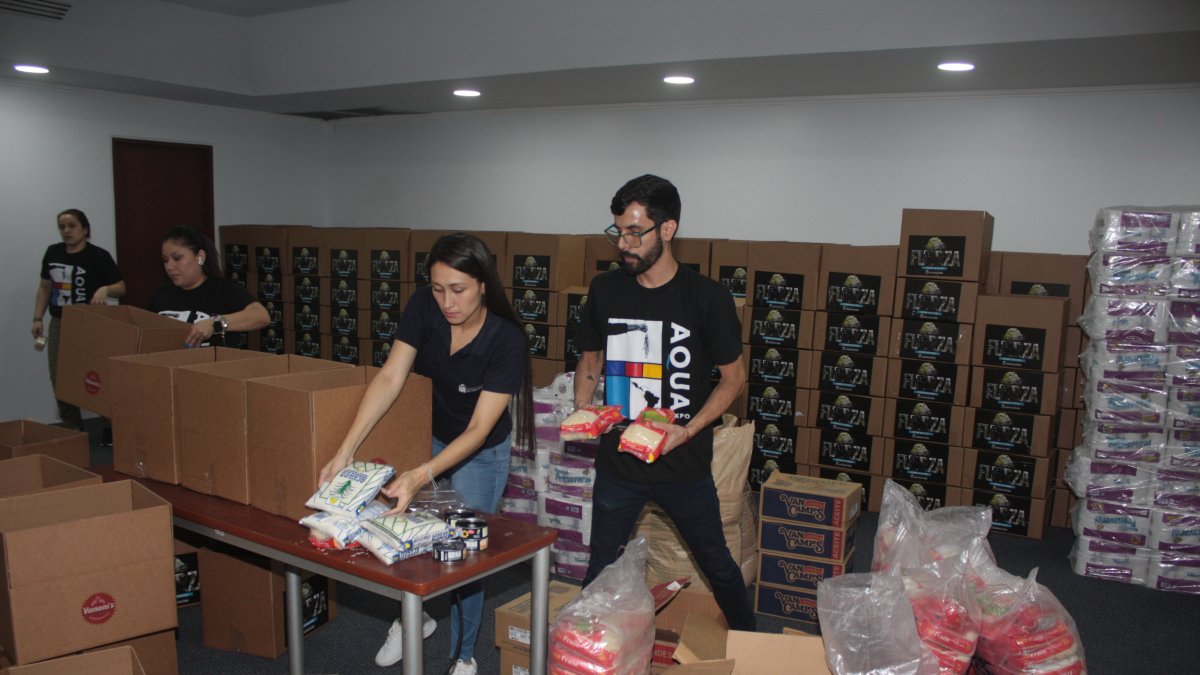 Apoyo.- Las cajas que alistan para entregar a las fuerzas del orden.