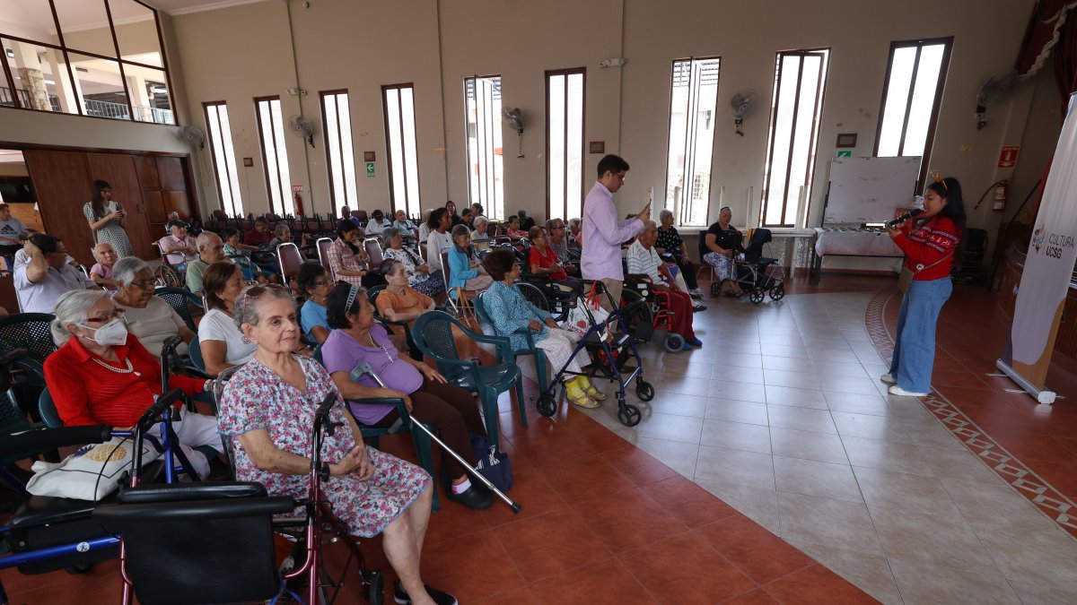 Actividades. La UCSG organizó, en diciembre, una campaña en favor de los adultos del Hogar San José.