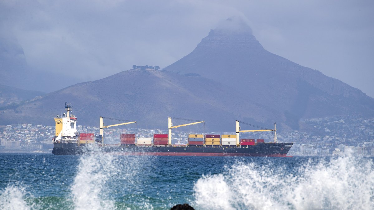 Transporte.- Una nave en el cabo Buena Esperanza.