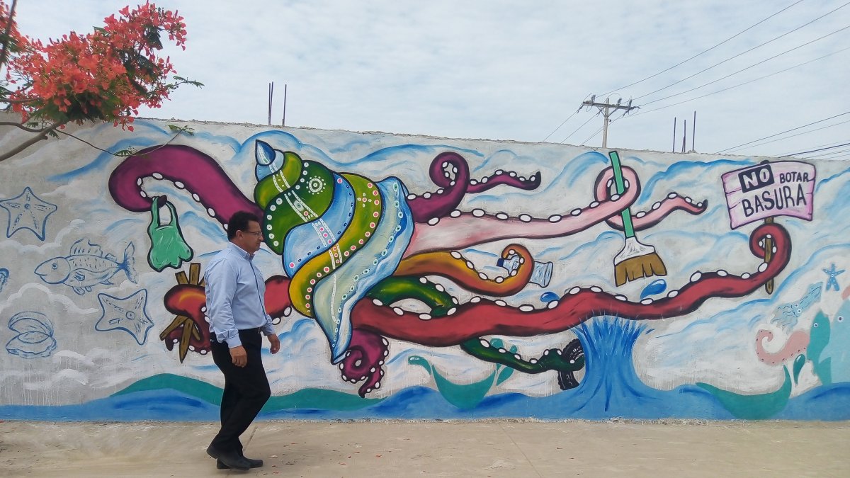 Los exalumnos del centro educativo han empezado a restaurar la cerca.