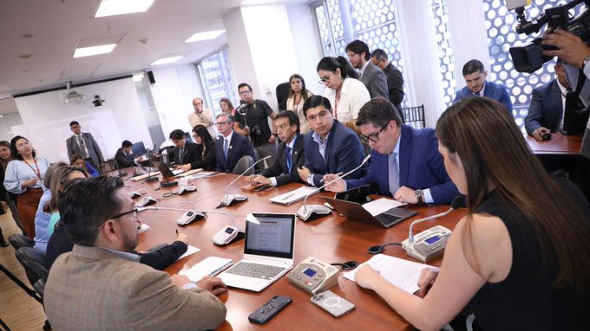 La mañana de este 17 de enero de 2024 se realizó la primera reunión en la Asamblea para tratar el aumento del IVA.