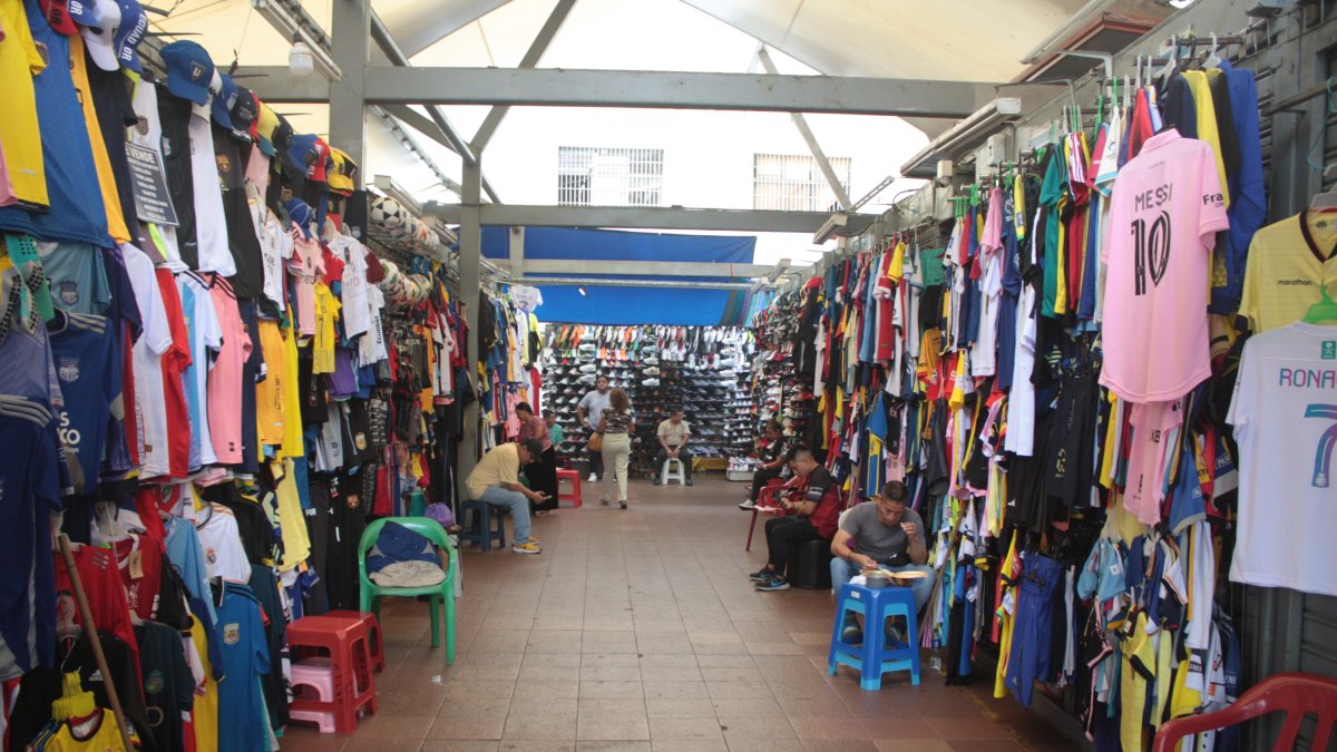 Bahía. Los clientes todavía tienen temor a salir de compras.