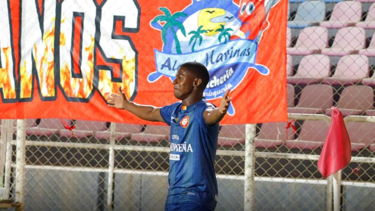 Abel Casquete delantero del equipo Los Chankas de Perú.