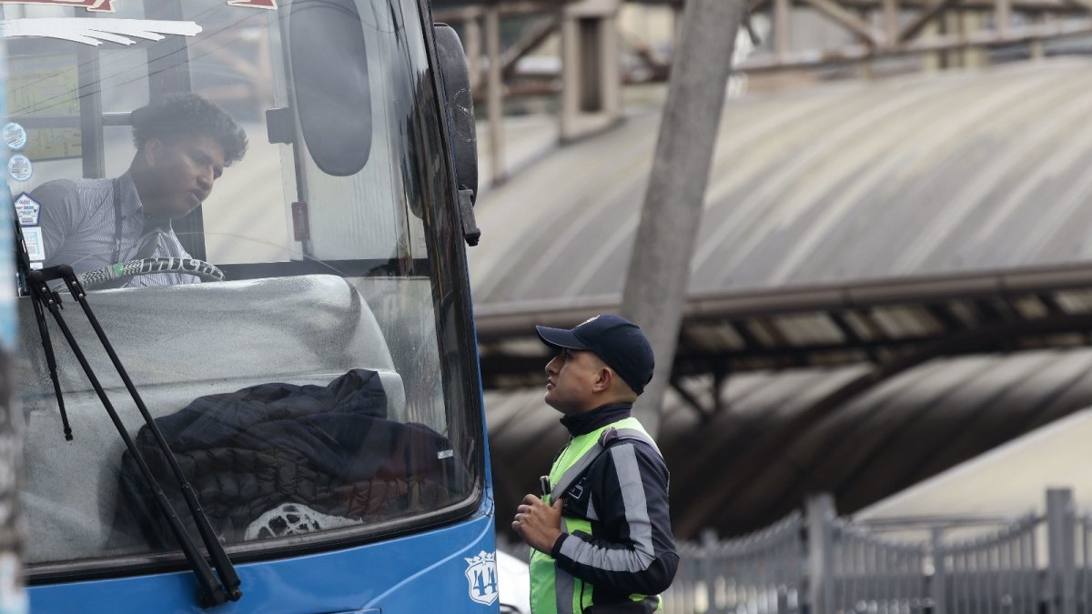 Medidas. Una de las sugerencias es que los agentes no usen celular en horas laborables.