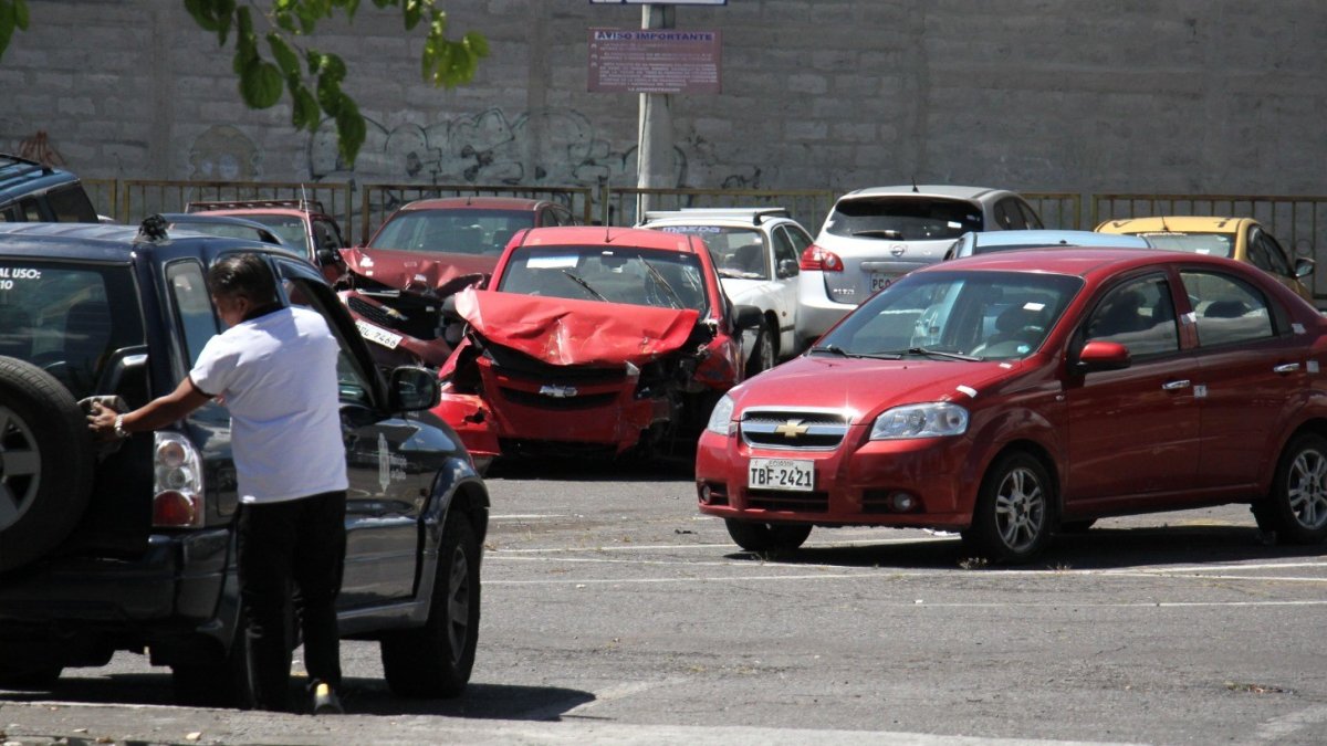 Garaje. Cientos de vehículos permanecen en centros de retención.