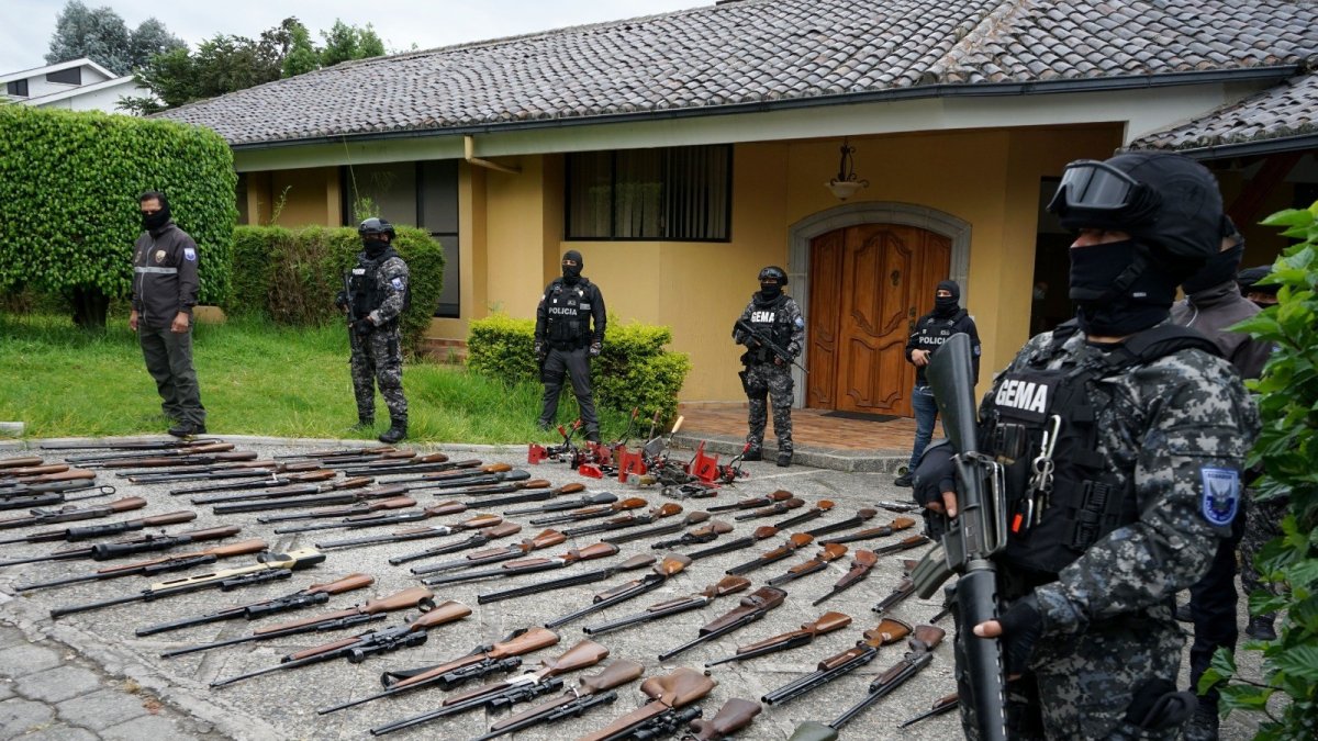 Indicios. La propiedad de las armas no se pudo justificar.