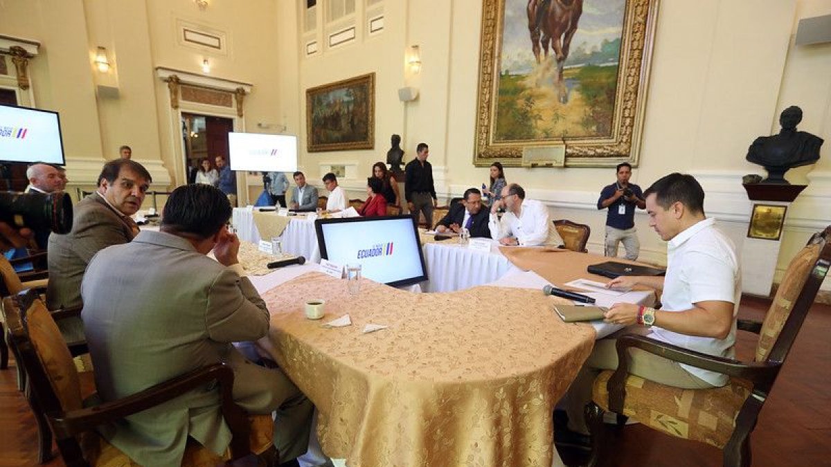 El ministro de Defensa Nacional, Gian Carlo Loffredo, junto al presidente Noboa y autoridades de Estado, participaron en el Consejo de Seguridad para dar a conocer las acciones de las Fuerzas Armadas.
