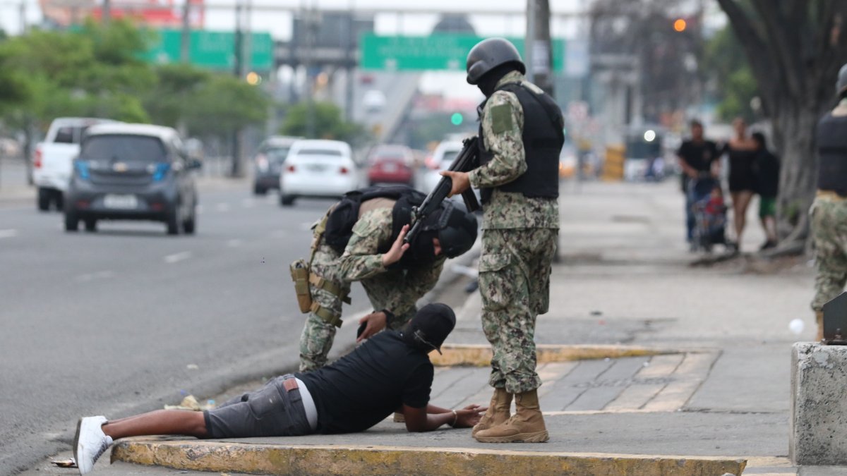 La iniciativa comienza en medio de un estado de excepción con la declaratoria de guerra a 22 grupos calificados como terroristas.