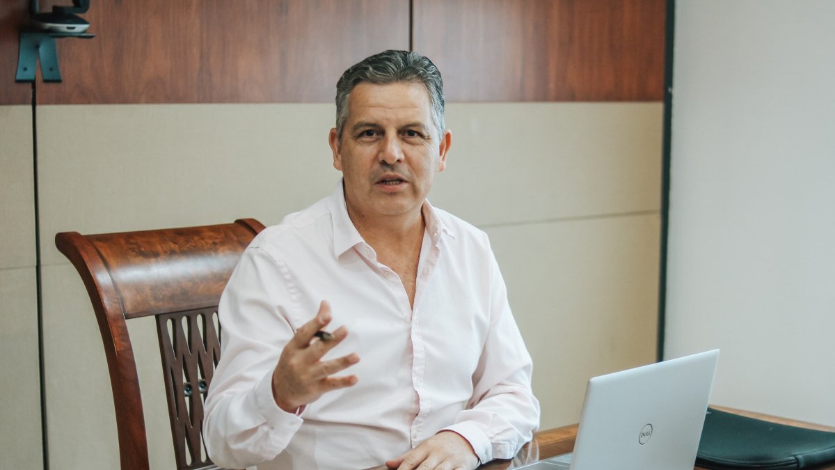 Figura. Juan Carlos Proaño, director de Riego, Drenaje y Dragas, de la Prefectura del Guayas,