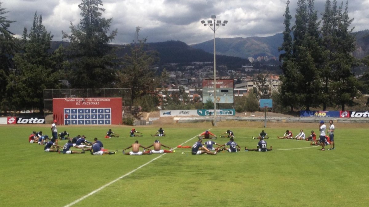 Los jugadores siguen entrenando pero en el limbo. Están impagos y a la espera de lo que resuelvan.