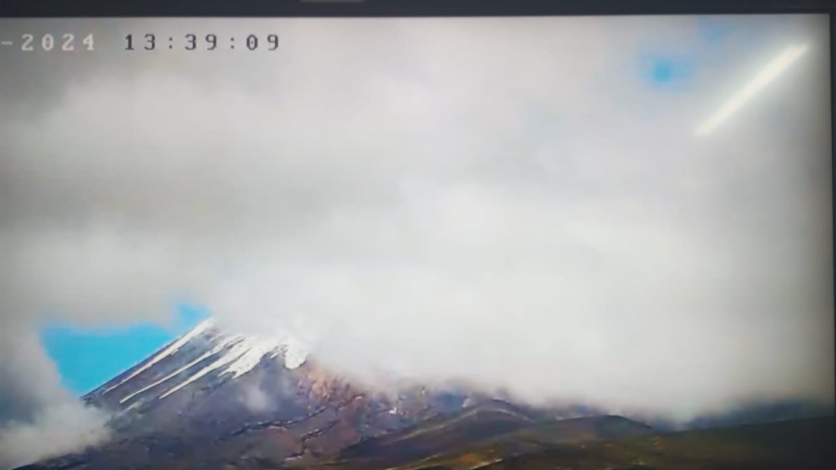 Vigilancia. El volcán es monitoreado desde la sala de videovigilancia del Municipio de Latacunga.