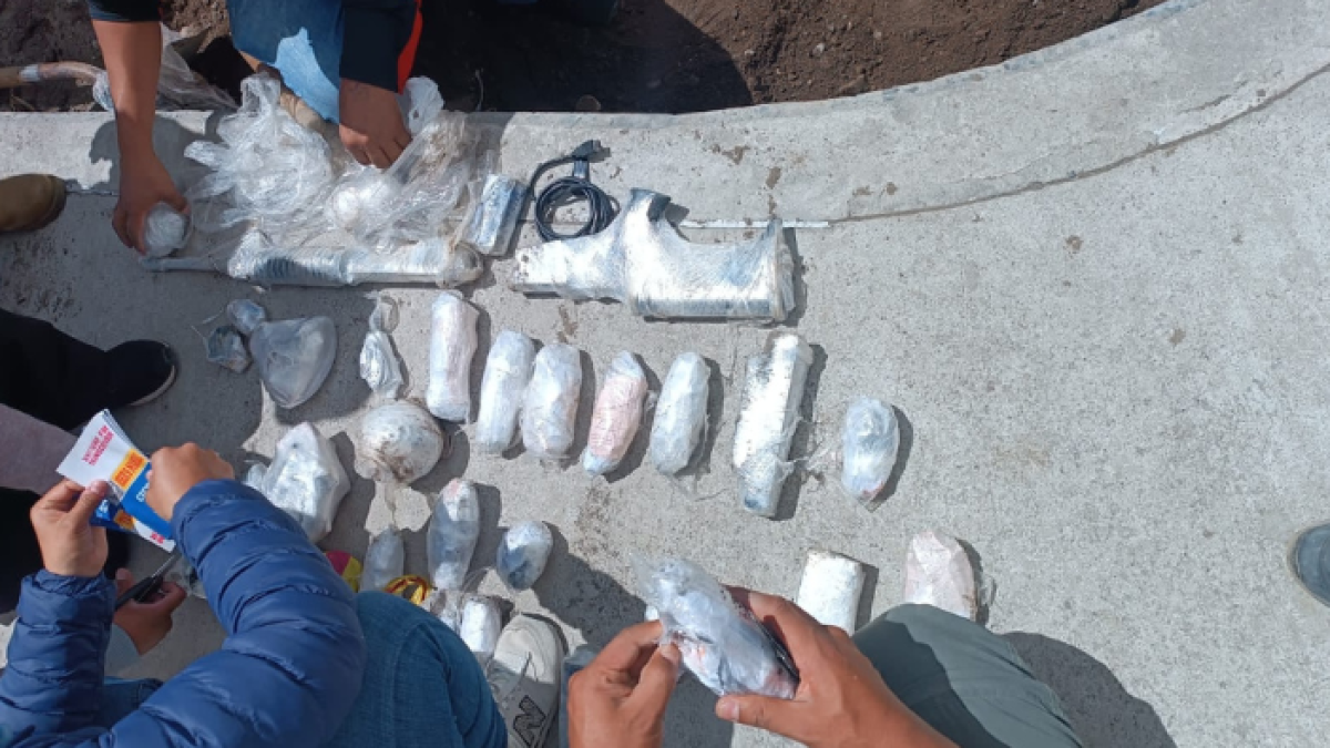 Las armas fueron encontradas enterradas.