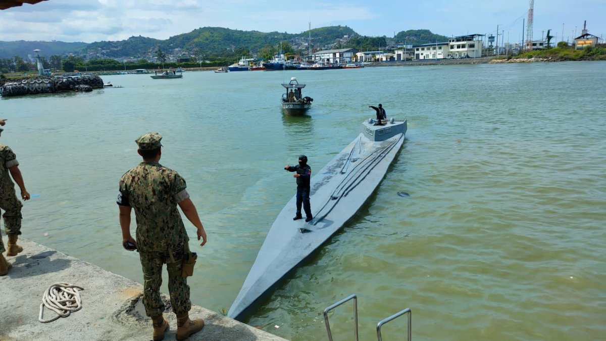 El sumergible con droga se encontraba a 32 millas náuticas de la costa de Esmeraldas.