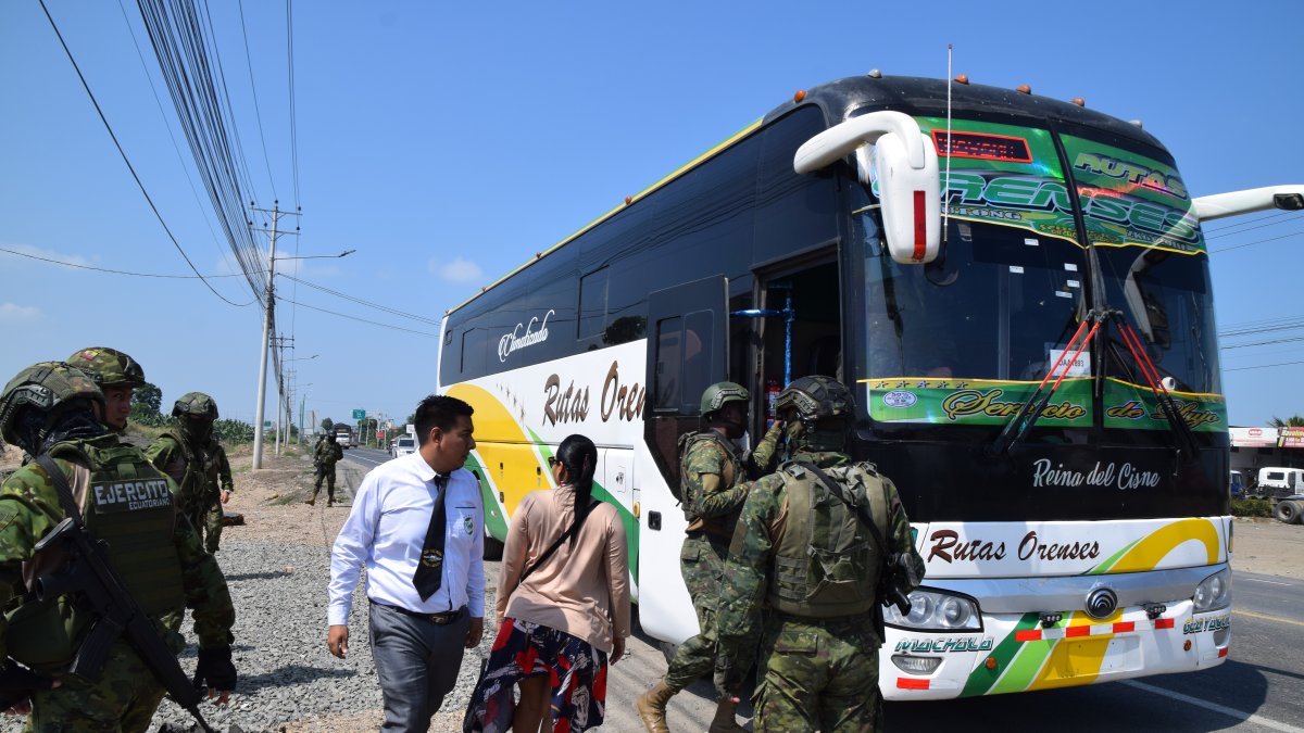 Carreteras. Los pasajeros viajan con mucho temor cuando transitan por la vía a Machala.