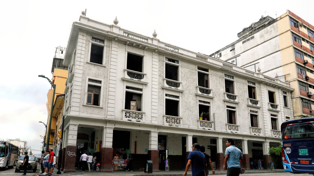 Dinamismo. En Rumichaca y Clemente Ballén, centro, está la casa Francisco Rizzo, en la parte baja hay negocios.