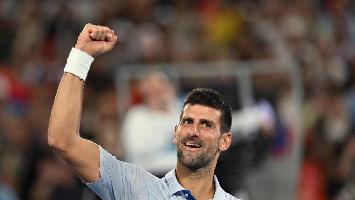 Novak Djokovic festeja tras su victoria aplastante ante Adrian Mannarino.