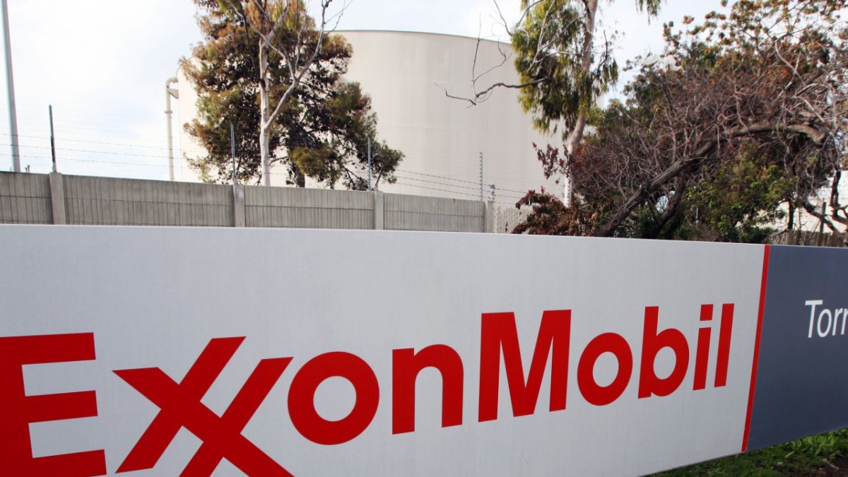 Empresa.- El logo de la industria Exxon Mobil.